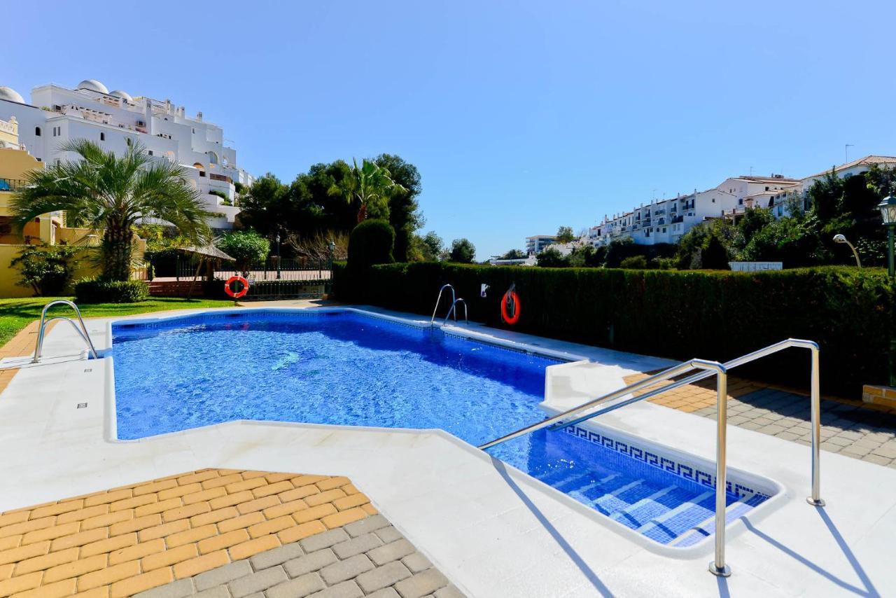 Refurbished 2-Bed Apartment Burriana Beach. Nerja Exteriér fotografie