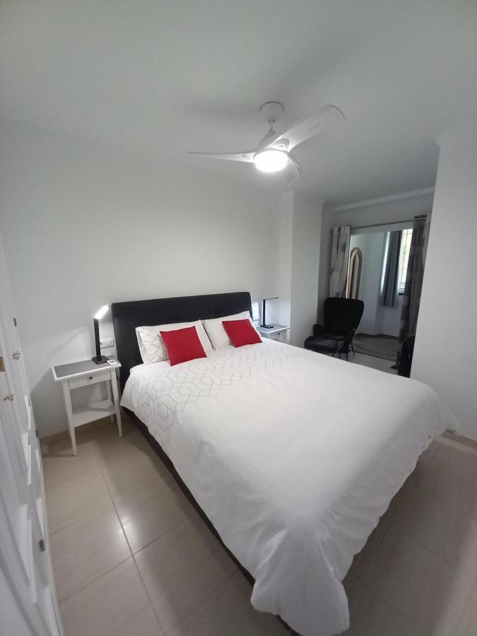 Refurbished 2-Bed Apartment Burriana Beach. Nerja Exteriér fotografie